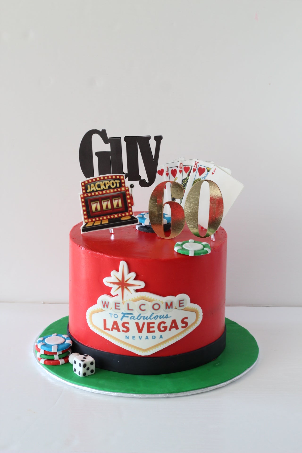 Gâteau personnalisé de luxe ( beaucoup de décoration)