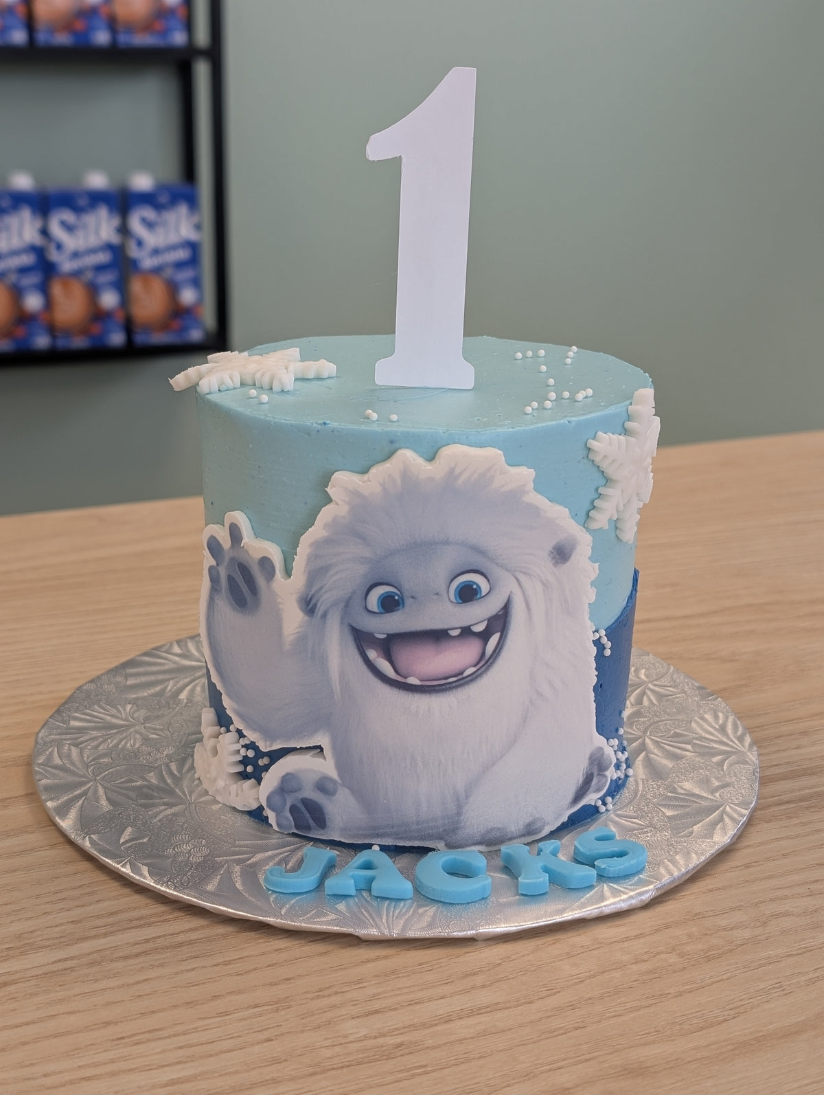 Smash the cake