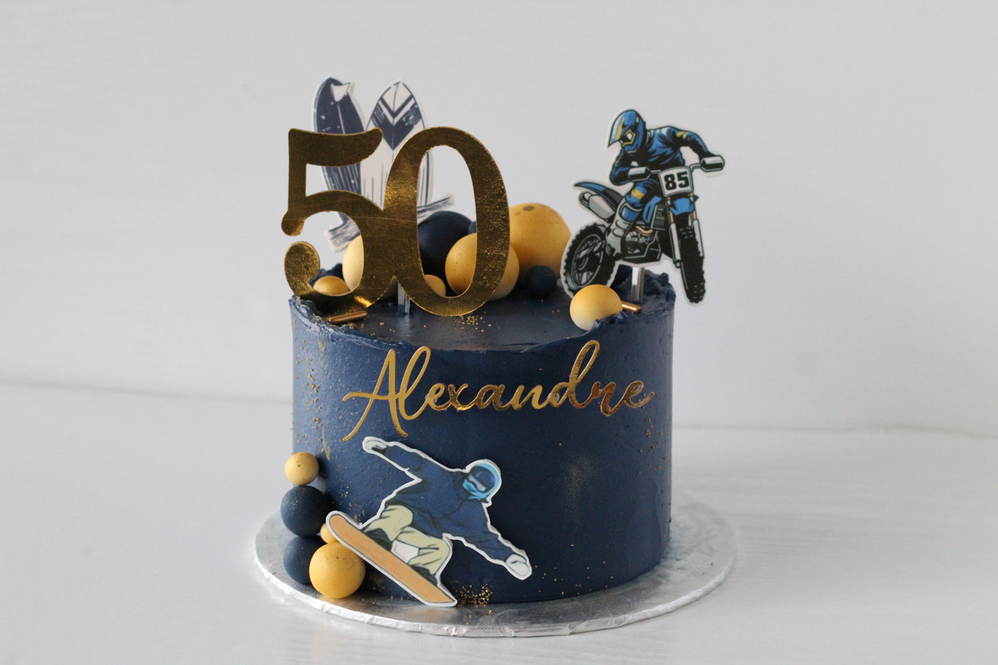 Gâteau personnalisé de luxe ( beaucoup de décoration)