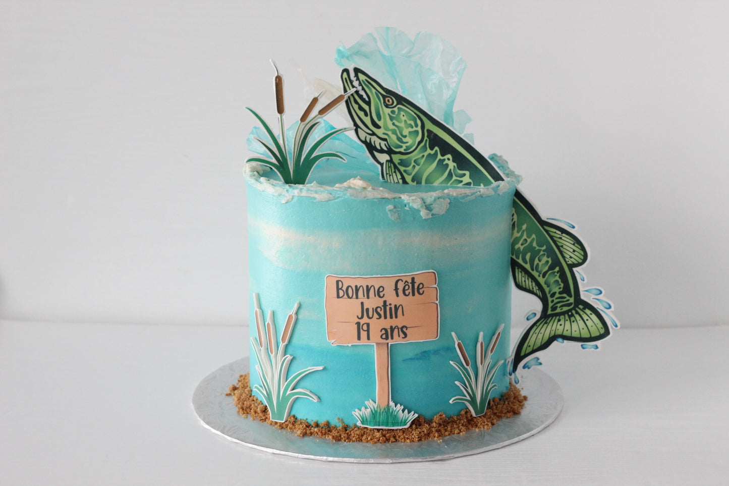 Gâteau personnalisé de luxe ( beaucoup de décoration)