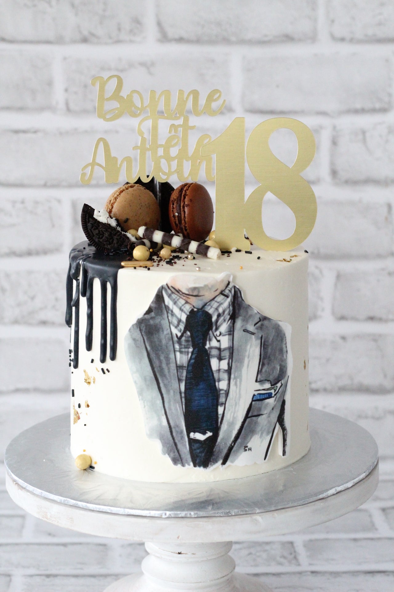 Gâteau personnalisé de luxe ( beaucoup de décoration)