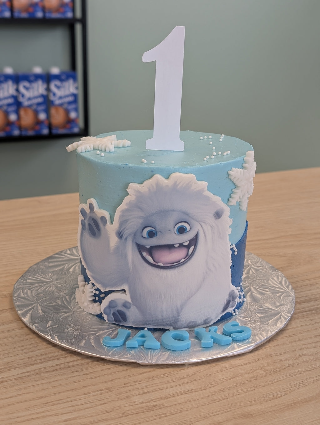 Smash the cake